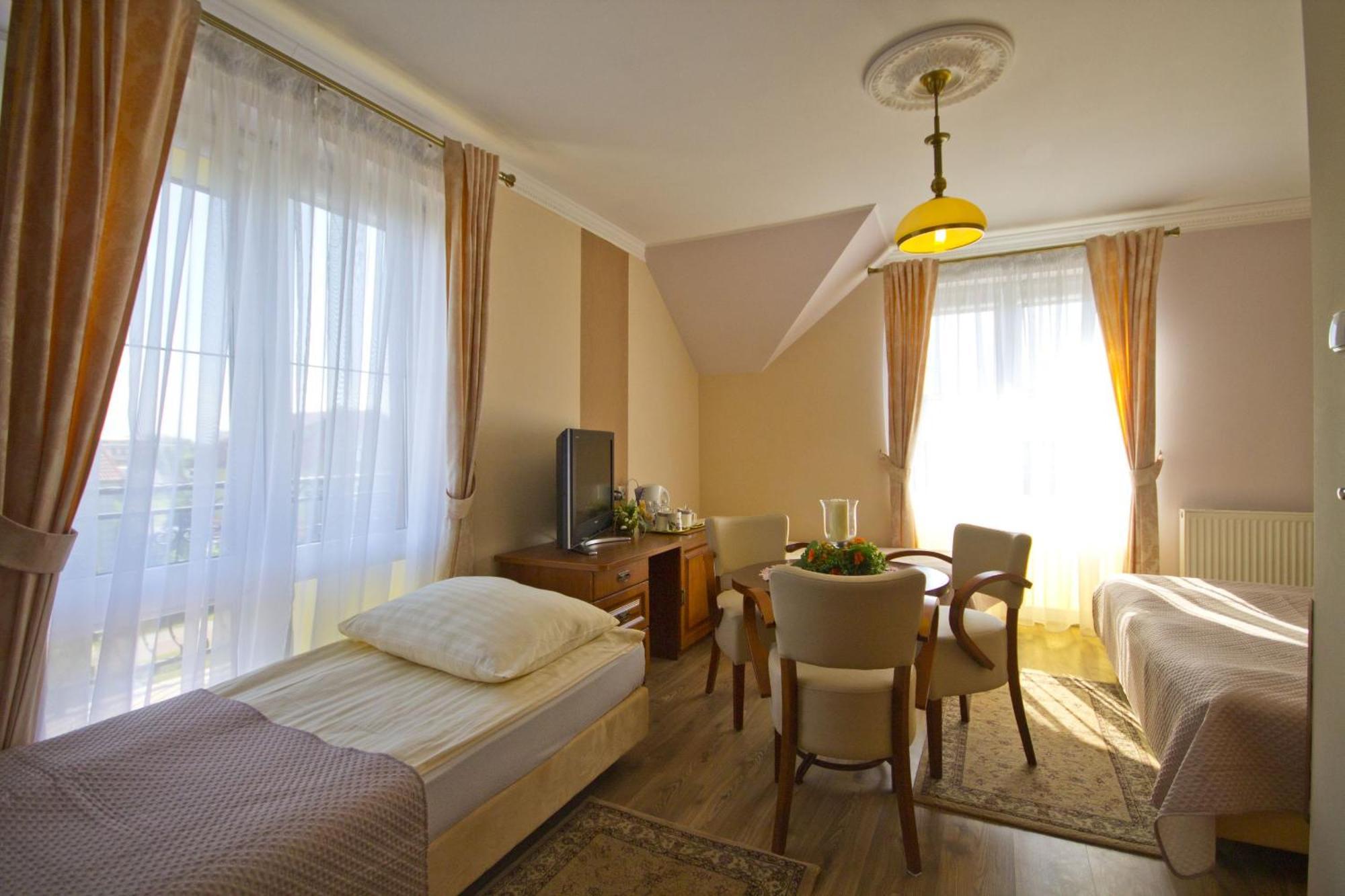 Villa Tropikana Леба Екстериор снимка